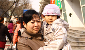 母女求医住短租的故事