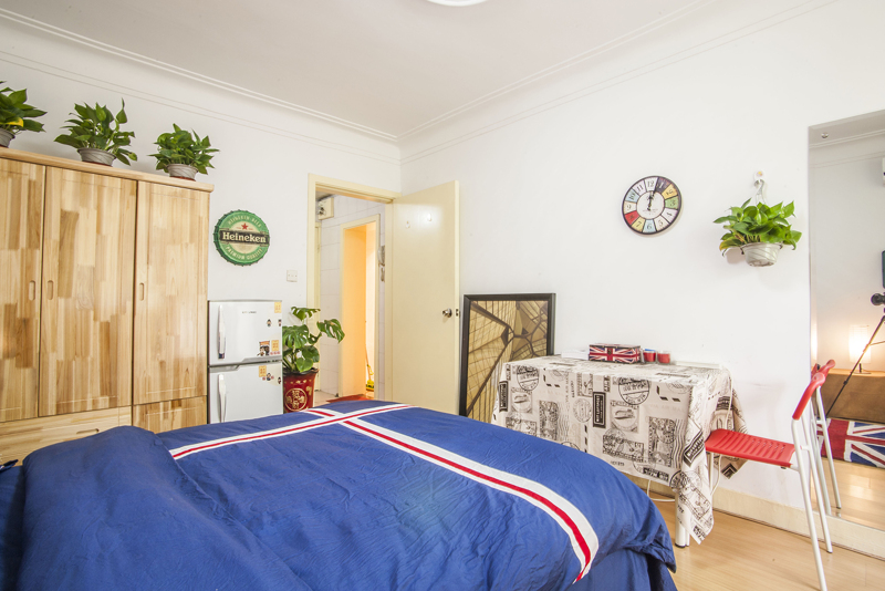 陕西南路地铁站到上海展览中心做什么公交车到