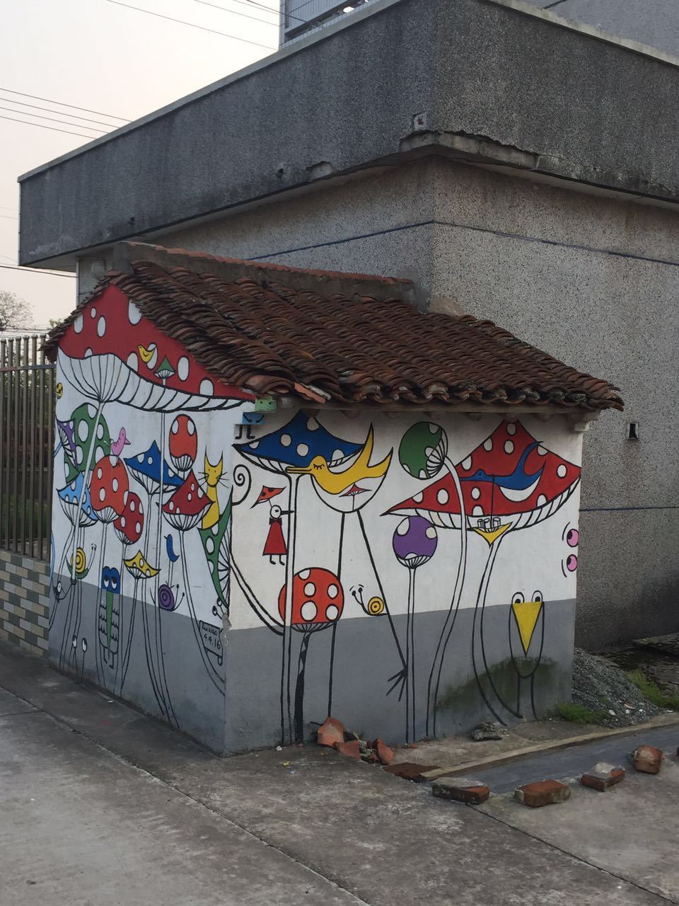 【居住自由主义】短租日记"《她在崇明村庄的白墙上画画,美好又治愈》