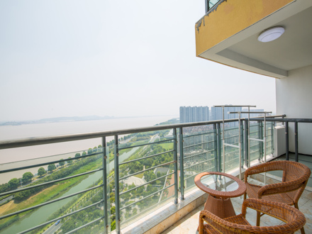 1号地铁钱塘江畔一线江景房