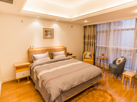 寓见短租单身公寓,客运北站全景采光大床房整租